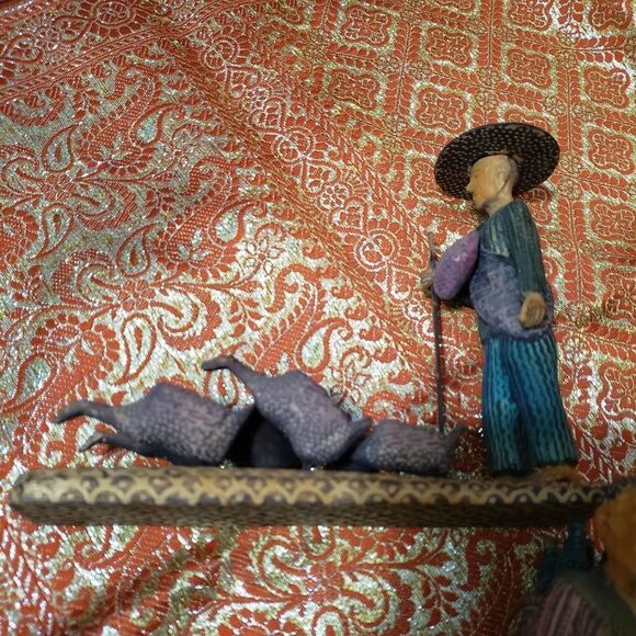 Bundle of Couple Figurine Souvenirs from Diff. Countries - Picture 6 of 13